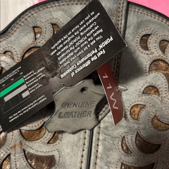 NWT gorgeous cow boy boots - Picture 5 of 5